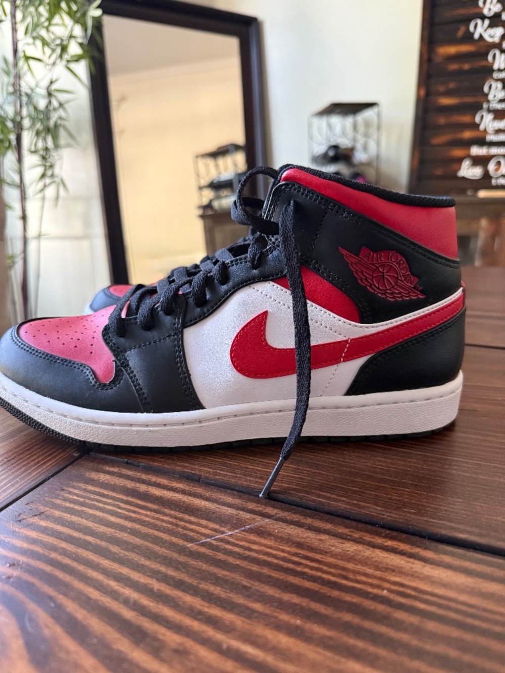 Men's Air Jordan 1 Mid Bred Toe shoes - Size 10